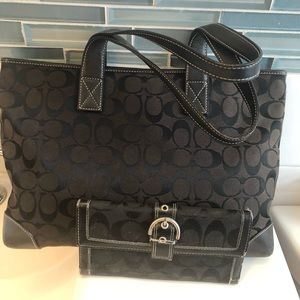 COACH Tote Signature Purse & Wallet